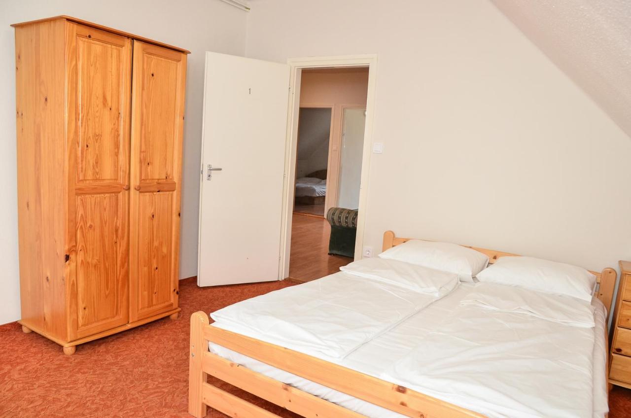 Aparthotel Gabor Aron Apartman Hajdúszoboszló Exterior foto