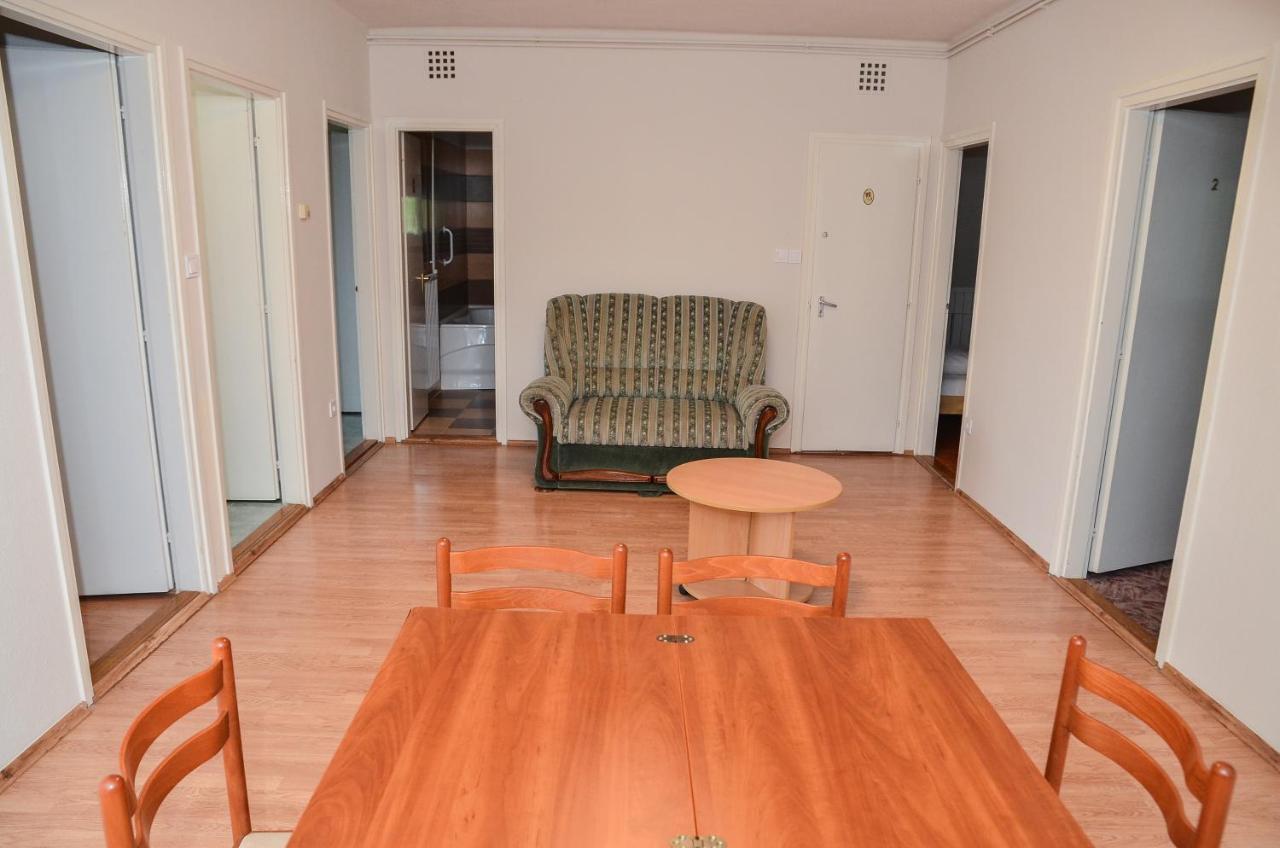 Aparthotel Gabor Aron Apartman Hajdúszoboszló Exterior foto