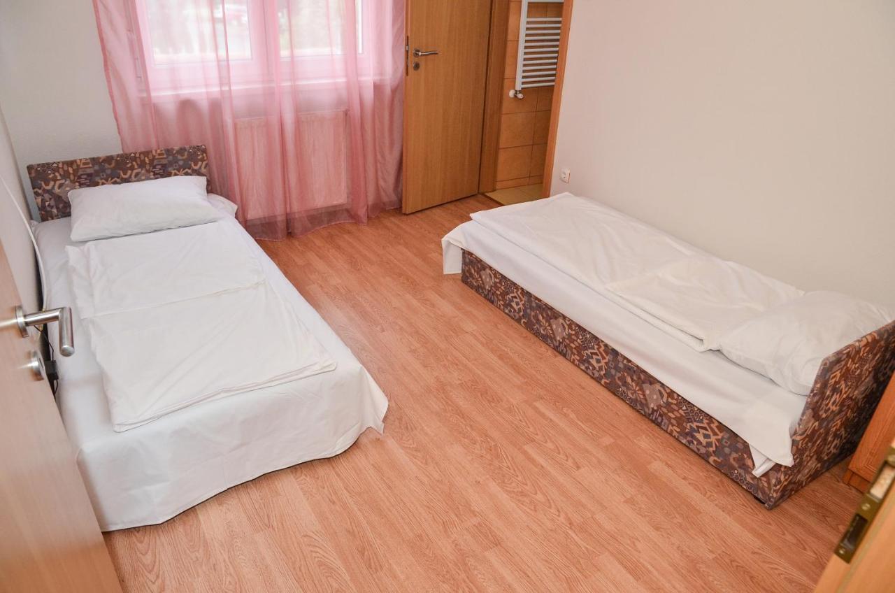 Aparthotel Gabor Aron Apartman Hajdúszoboszló Exterior foto