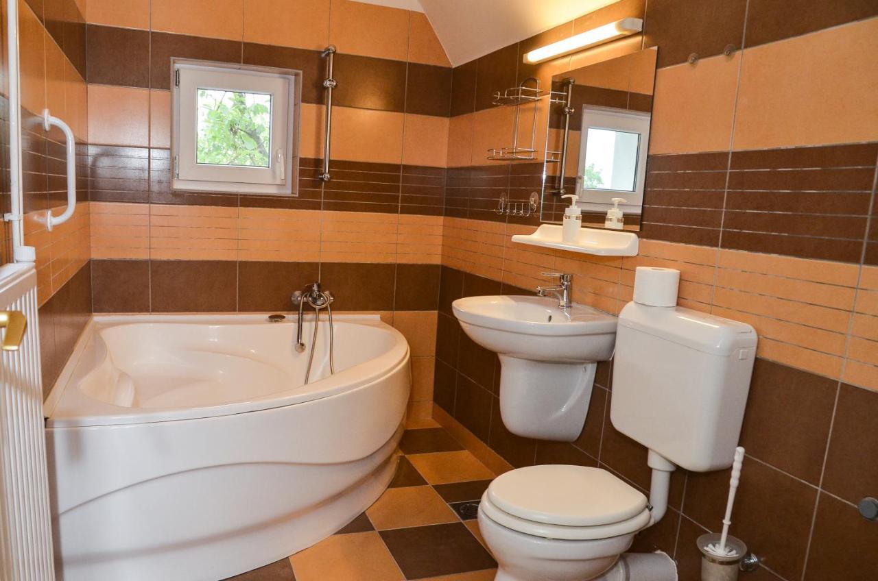Aparthotel Gabor Aron Apartman Hajdúszoboszló Exterior foto